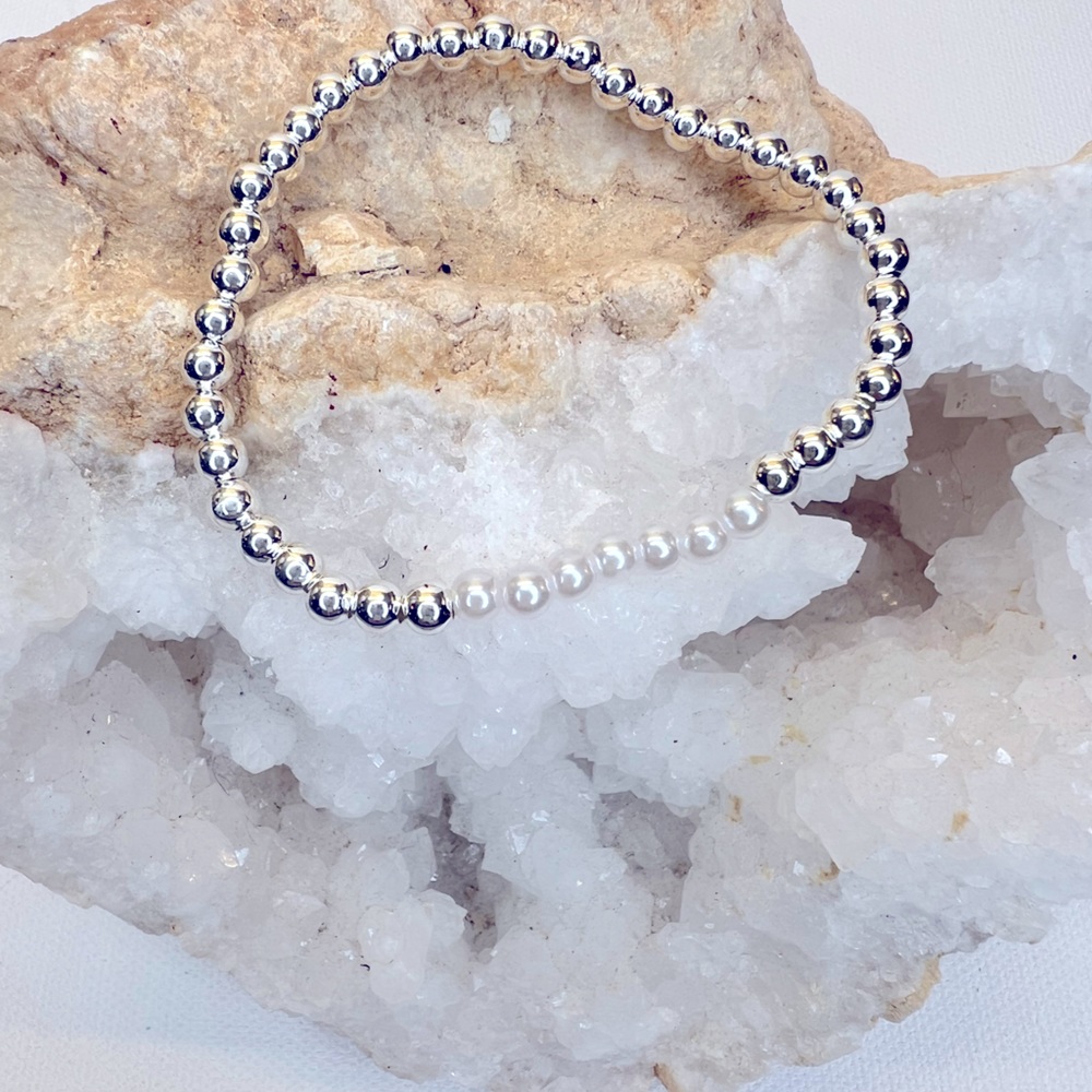 Silver plated bead & faux pearl stretch bracelet 4mm -